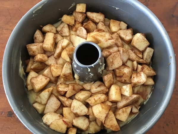 accidental-locavore apple cake-assembly